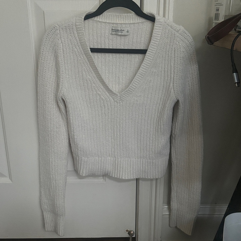 Abercrombie & Fitch Cream V-Neck Sweater
